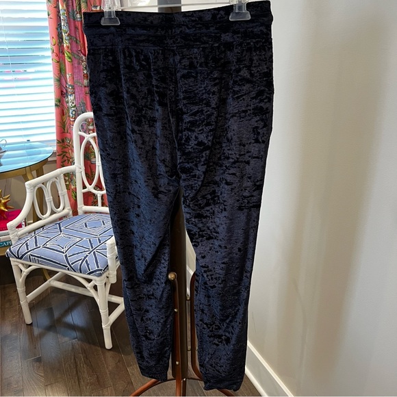 Lululemon - Picture 2 of 4